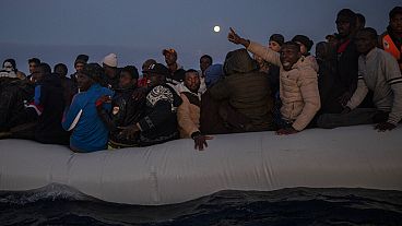 FILE - Migranti su un'imbarcazione in acque internazionali, al largo delle coste libiche, 10 gennaio 2020