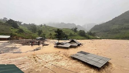 El Tifón Yagi deja inundaciones y corrimientos de tierra en el norte de Vietnam (8/9/2024)