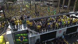 Binlerce Bolsonaro destekçisi mitingde buluştu