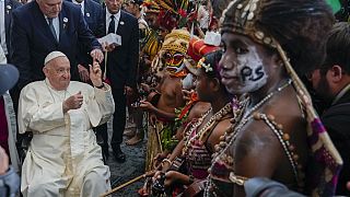 Danze tradizionali per papa Francesco in Papua Nuova Guinea