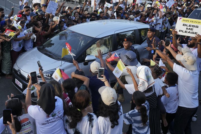 Papa Francisco à chegada a Timor-Leste