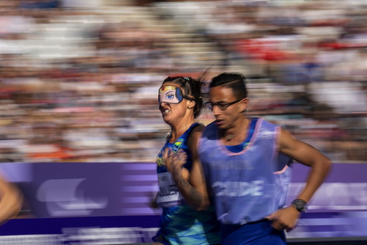 Camila Muller, of Brasil, competes at Women's 1500 -T11 at the Stade de France stadium, during the 2024 Paralympics, Sunday, 1 September 2024, in Paris, France. 