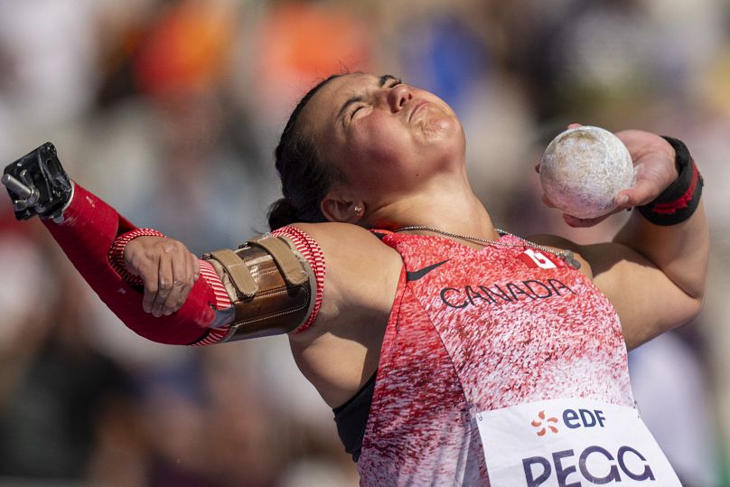 Die Kanadierin Katie Pegg tritt im Finale des 46er-Kugelstoßes der Frauen im Stadion Stade de France bei den Paralympics 2024 am 4. September, in Paris an.