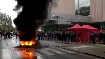 Акция разгневанных сотрудников завода Audi Forest в Брюсселе.