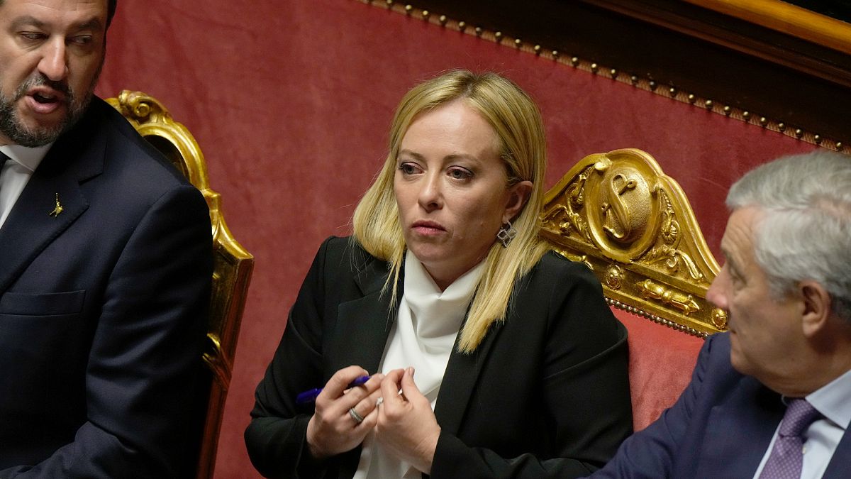 DOSYA: İtalya Başbakanı Giorgia Meloni, başbakan yardımcıları Matteo Salvini ve Antonio Tajani ile birlikte Roma'daki Senato'da, 26 Ekim 2022