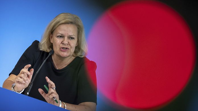 Germania: rafforzati i controlli alle frontiere contro migranti irregolari, sospeso accordo Schengen