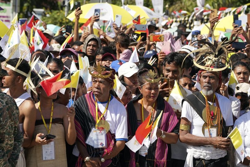 Folla di fedeli accorsi a salutare Papa Francesco a Timor-Est