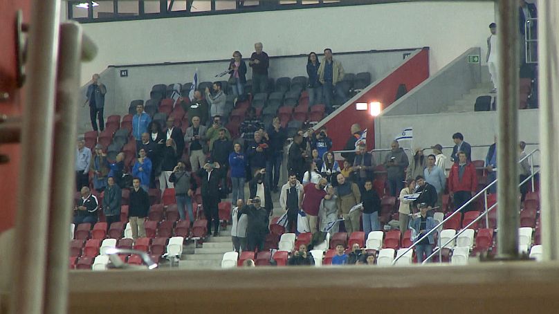 Des supporters israéliens au stade de Budapest pour la match Italie-Israël