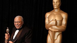 James Earl Jones Oscar-díja átvétele után 