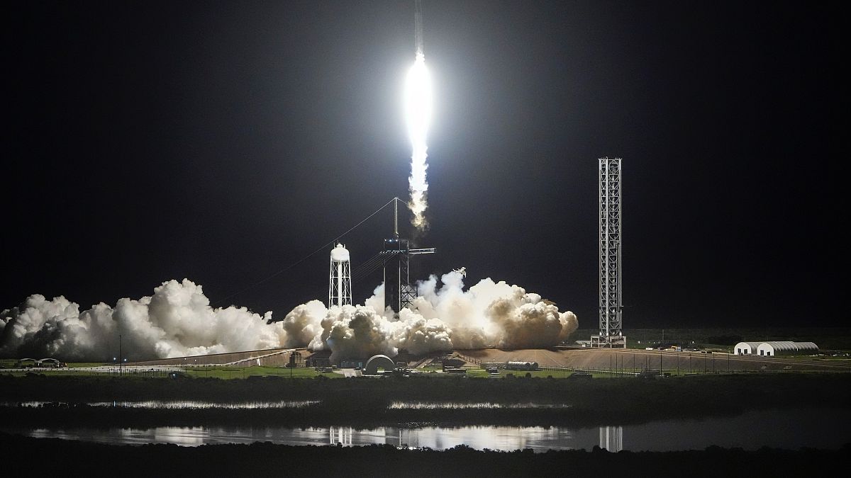 Dört kişilik mürettebatla birlikte SpaceX Falcon 9 roketi, Florida'da bulunan Cape Canaveral'daki Kennedy Uzay Merkezi'nden fırlatılıyor, 10 Eylül 2024.