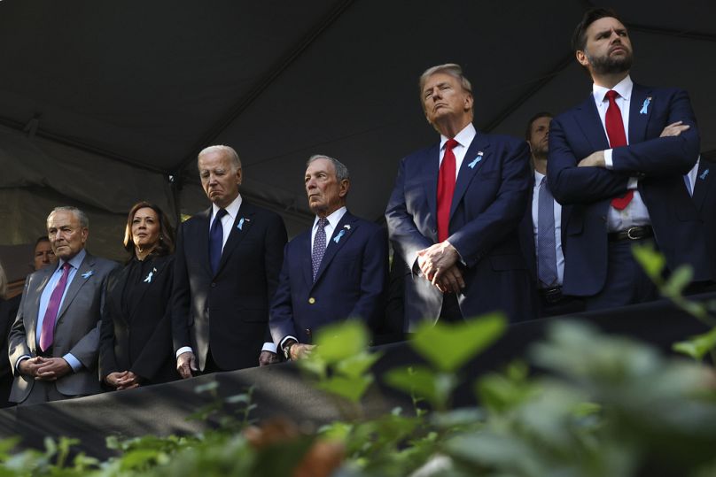 De G à D : Chuck Schumer, Kamala Harris, Joe Biden, Michael Bloomberg, Donald Trump et JD Vance à Ground zero