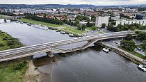 Une partie du pont Carola de Dresde (Allemagne) s'est effondré dans la nuit du 11 septembre 2024