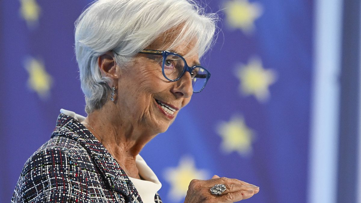 Avrupa Merkez Bankası (ECB) Başkanı Christine Lagarde, 18 Temmuz 2024 Perşembe günü Almanya'nın Frankfurt kentindeki ECB genel merkezinde düzenlenen basın toplantısında konuşuyor.