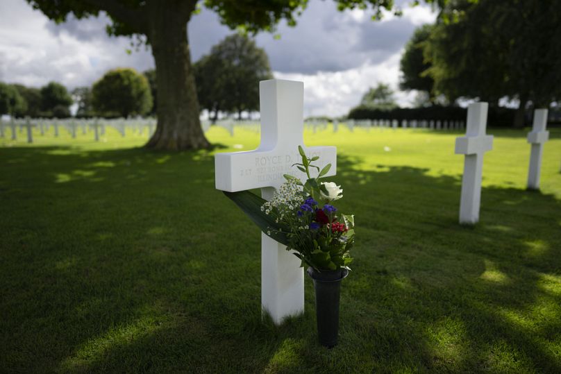 Sepultura de um soldado americano que morreu a derrotar a Alemanha nazi.