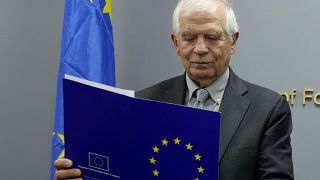 Josep Borrell en rueda de prensa junto al ministro libanés de Asuntos Exteriores, Abdalá Bou Habib, en Beirut, el 12 de septiembre de 2024.