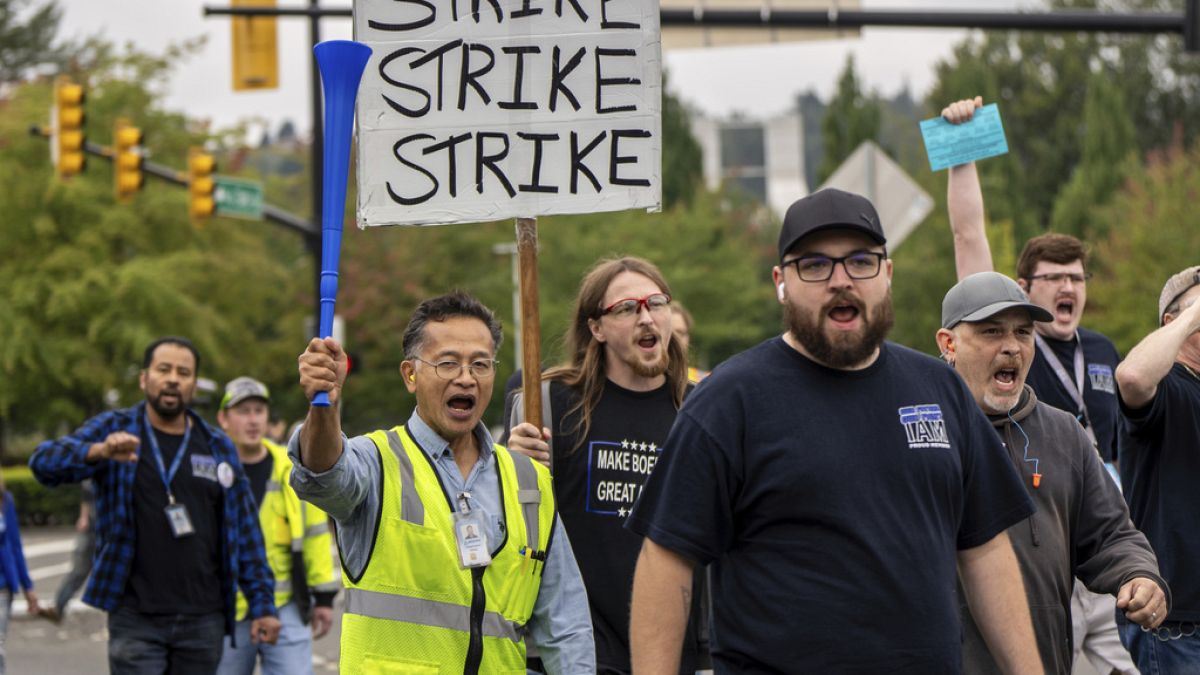 Boeing machinists go on strike after rejecting pay increase of 25% over 4 years