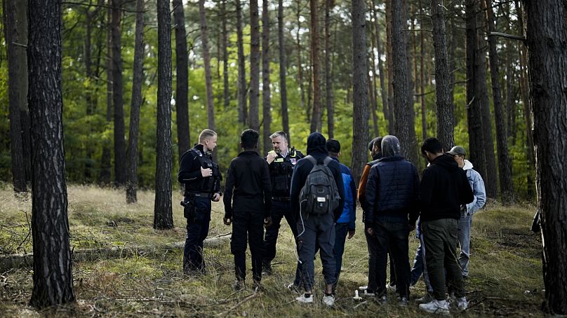 A lengyel határon átjött illegális migránsok elfogása Berlintől keletre