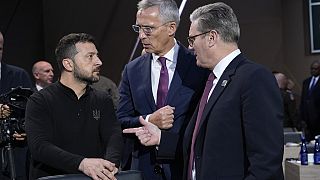 Keir Starmer com o presidente ucraniano Volodymyr Zelenskyy e o secretário-geral da NATO, Jens Stoltenberg