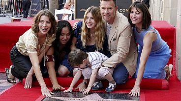 Ewan McGregor avec sa femme Mary Elizabeth Winstead et ses enfants