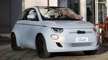 Yeni elektrikli Fiat 500'ün Milano, İtalya'daki resmi tanıtımı sırasında bir görünüm, 4 Mart 2020