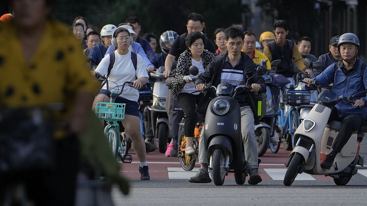 China raises its retirement age as older population threatens economy |  Euronews