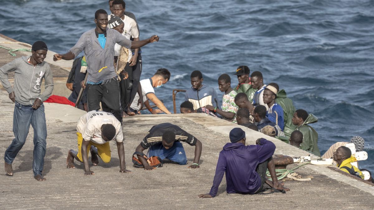 جزر الكناري تستقبل 500 مهاجر غير شرعي من جنسيات مختلفة خلال اليومين الماضيين