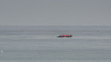 DOSSIER - Un bateau de migrants est vu dans la mer près de la plage de Wimereux, en France, mercredi 4 septembre 2024.