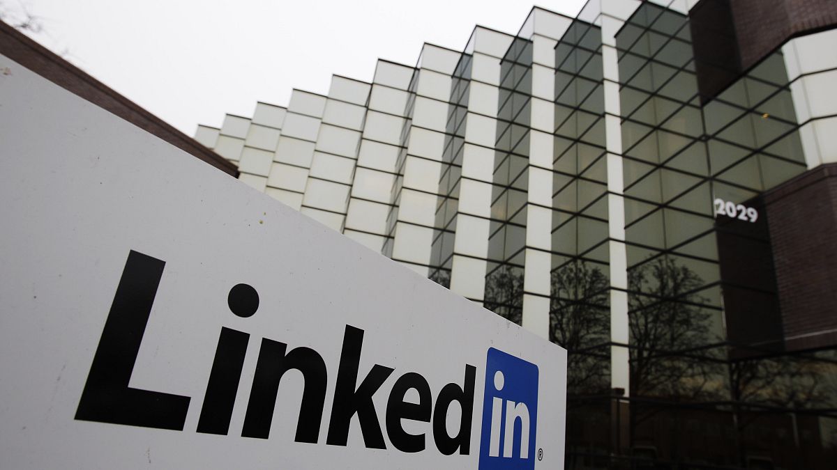 China lures academics with bribes from fake LinkedIn profiles, Czech intelligence says