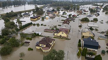 Vista aérea de um bairro inundado em Ostrava, República Checa, segunda-feira, 16 de setembro de 2024.