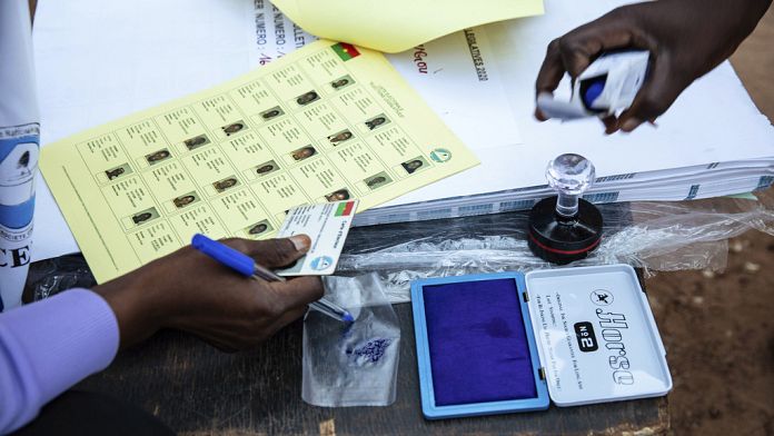 Il report sullo stato globale della democrazia: in Europa è sempre più fragile