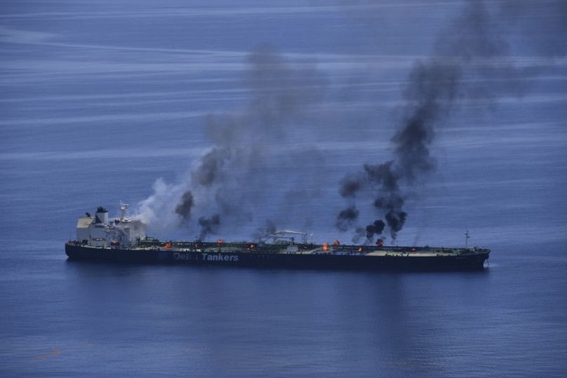 Esta fotografía muestra los incendios a bordo del petrolero Sounion en el Mar Rojo, el 25 de agosto de 2024.