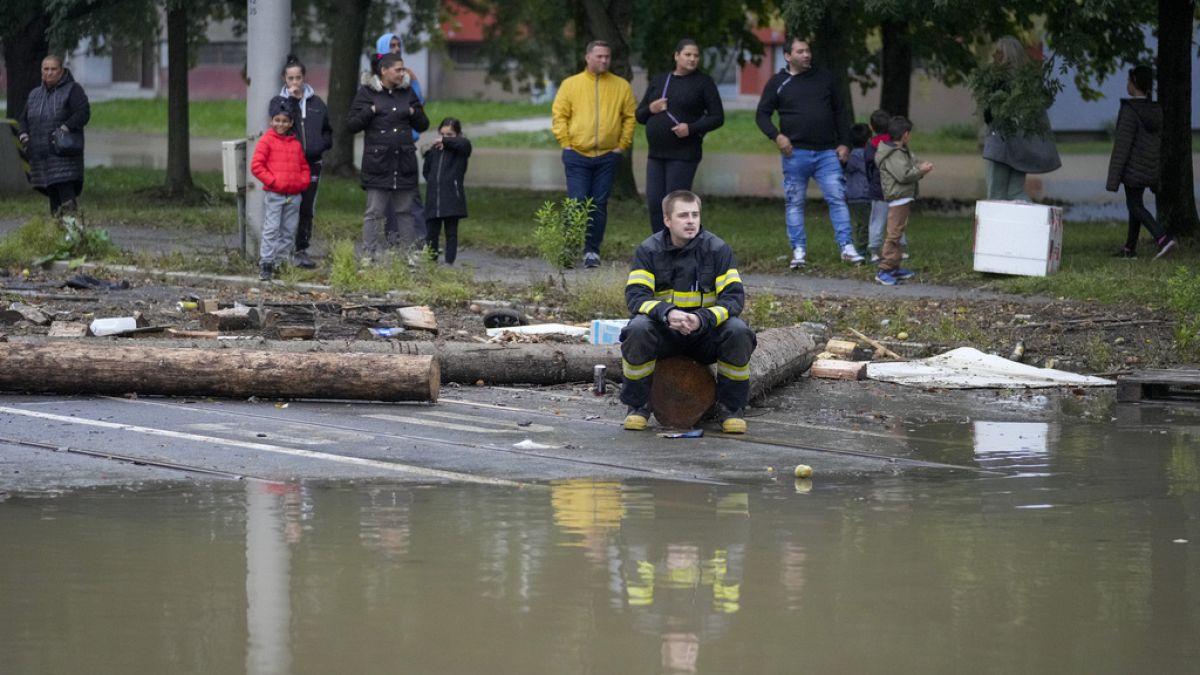 Überschwemmungen in ganz Zentraleuropa: Einsatzkräfte sind im Dauereinsatz.