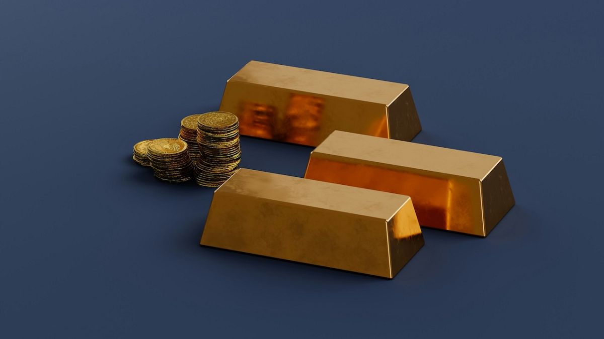 Gold nears record highs ahead of crucial rate decisions by central banks