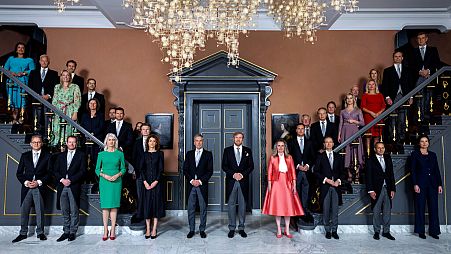 The Dutch coalition government poses with King Willem-Alexander (centre right).