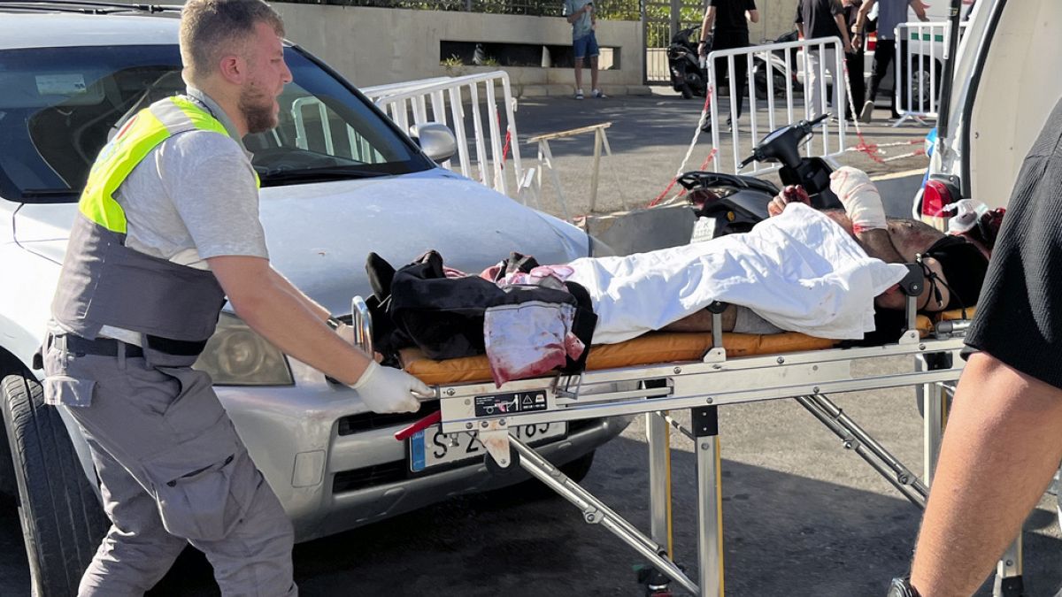 12 قتيلا وآلاف الجرحى في انفجار "البيجر" وحزب الله يحمل إسرائيل المسؤولية: "العدو سينال قصاصه"