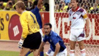 Totò Schillaci esulta dopo il gol segnato alla Cecoslovacchia il 19 giugno 1990