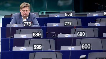 El eurodiputado Maximilian Krah en el pleno del Parlamento Europeo en Estrasburgo, este de Francia, jueves 18 de julio de 2024