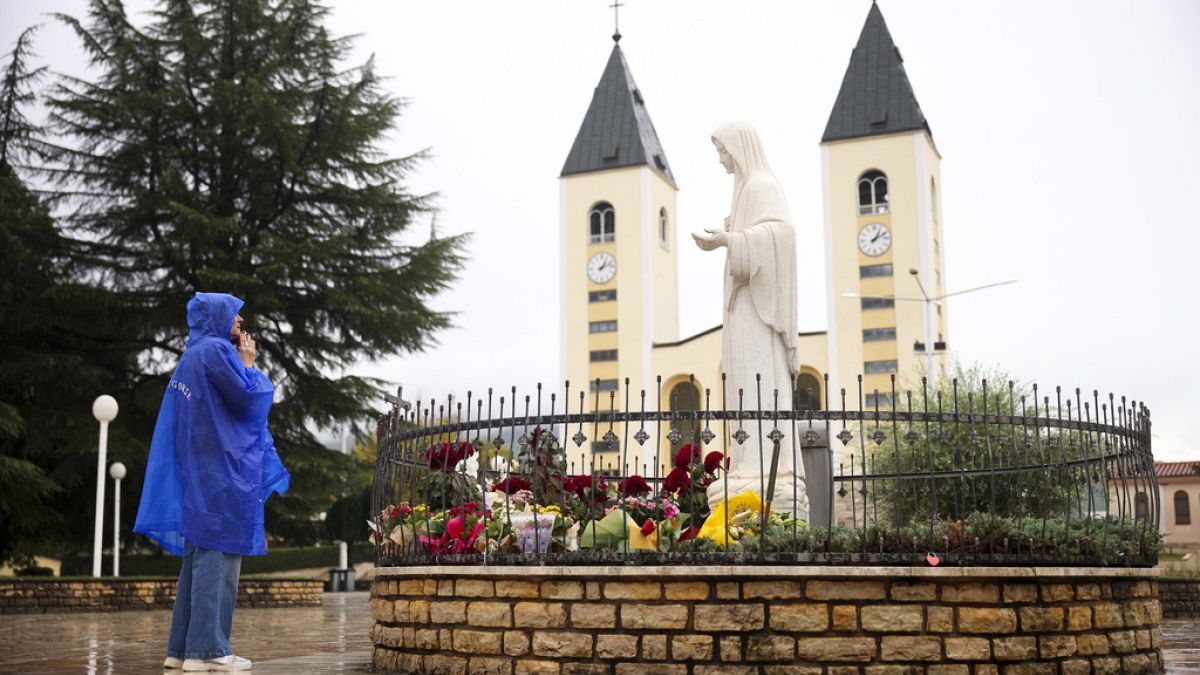 Trotz Bedenken und Widersprüchen wird Medjugorje in Südbosnien als Heilige Stätte vom Vatikan genehmigt.