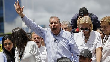 O candidato presidencial da oposição, Edmundo Gonzalez, lidera uma manifestação em Caracas, a 30 de julho de 2024.