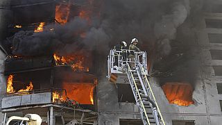 Russische Nachtangriffe auf die Ukraine haben drei Stadtteile in Charkiw getroffen. 