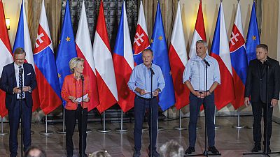 Ursula von der Leyen insieme ai primi ministri polacco Donald Tusk, ceco Petr Fiala, slovacco Robert Fico e il cancelliere austriaco Karl Nehammer