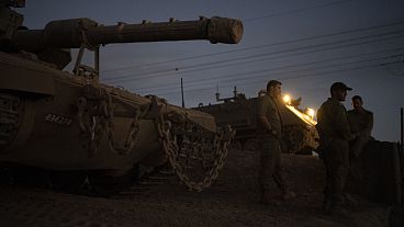 Izraeli katonák a libanoni határ közelében, a Golan-fennsíkon