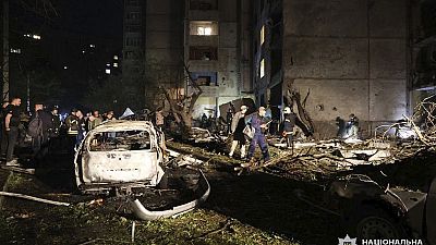 In der Nacht zu Sonntag hat Russland Hochhäuser in der ukrainischen Stadt Charkiw angegriffen. 