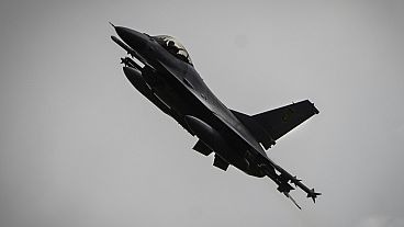 F-16-os vadászgép az ukrán haderő kötelekében Ukrajnában 2024 augusztusában