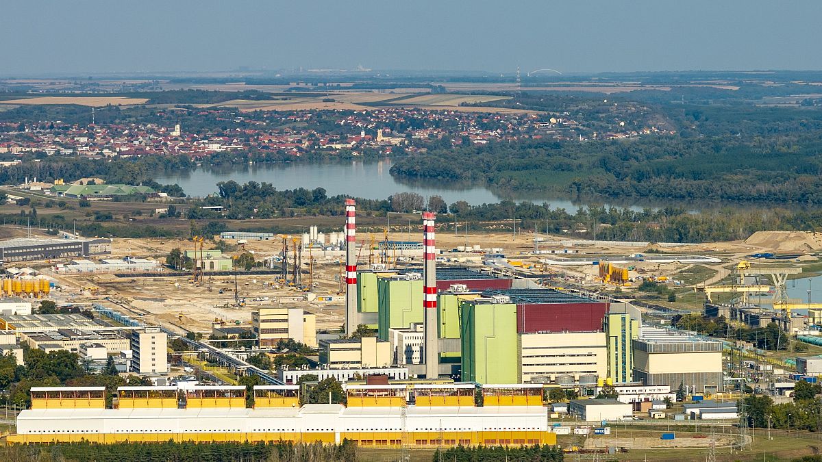 O Danúbio na central nuclear de Paks em 22 de setembro de 2024. De acordo com o Ministério da Energia, as inundações continuam a não constituir uma ameaça para a segurança do aprovisionamento energético. 