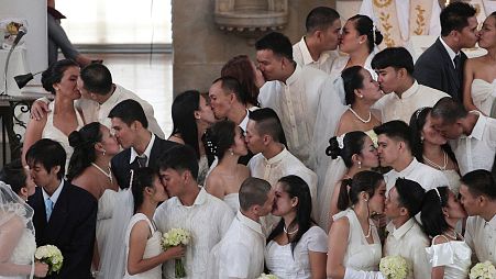 Celebrando el matrimonio masivo en Filipinas, 2012