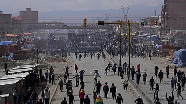 Des affrontements entre les partisans du président bolivien, Luis Arce, et ceux du leader indigène Evo Morales ont fait huit blessés dimanche près de la capitale, La Paz