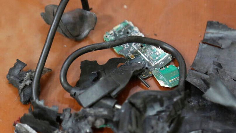 Libanonban felrobbant elektronikai eszközök maradványai