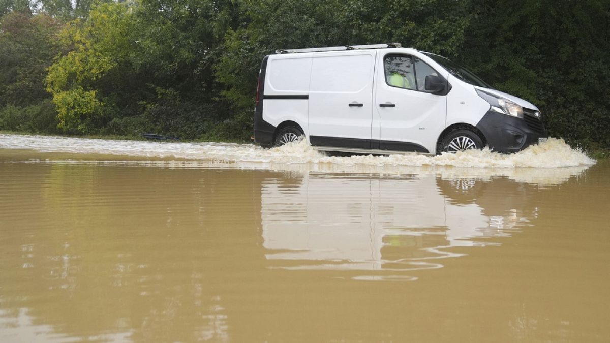 Heftige Regenfälle verursachen Überschwemmungen in Italien und Großbritannien