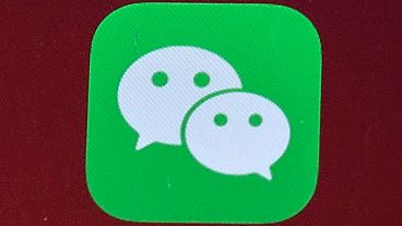 WeChat logosu, bir cep telefonunun ekranında görüntüleniyor (Arşiv)